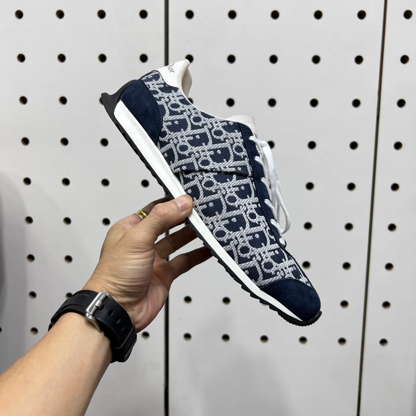 Factory price: 420💰【DIAo•Dior】Original quality.~ Unique modern style sneakers. 🏃A must-have casual shoe for trendy men😍😍 Original brand imported from Italy, imported original leather, sheep lining (refuses to discolor and grind feet) Sole: Original sole provided by the original factory, French lazy style design ⚠️Fit to the feet, original quality, super comfortable original sole. It’s like shooting the real thing 🎬The real thing is better, high-quality sneakers, size: 38-44, custom-made 45